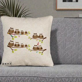 Perna Decorativa Familie de Bufnite pe Ramuri, 40x40 cm, Bej Canapea, Husa Detasabila, Perna Inclusa, BEKZ®