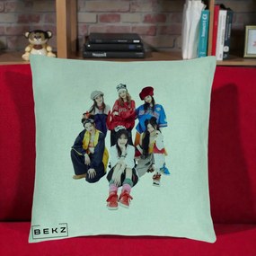Perna Personalizata Grup K-pop Fete Streetwear Foto, 40x40 cm, Verde Menta, Husa Detasabila, Perna Inclusa, BEKZ®