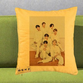 Perna Personalizata K-pop BTS Foto Grup All-White Elegant, 40x40 cm, Galben, Husa Detasabila, Perna Inclusa, BEKZ®