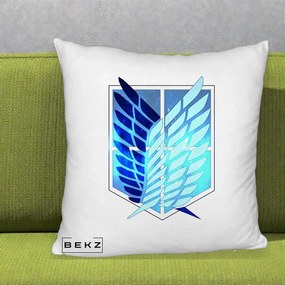 Perna Personalizata Attack on Titan Wings of Freedom, 40x40 cm, Alb Pufos, Husa Detasabila, Perna Inclusa, BEKZ®