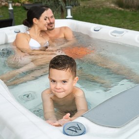 Minipiscina jacuzzi 3 persoane 32 jeturi hidromasaj, WiFi, sistem audio, 160 x 215 cm, Wellis Teide Life Deluxe