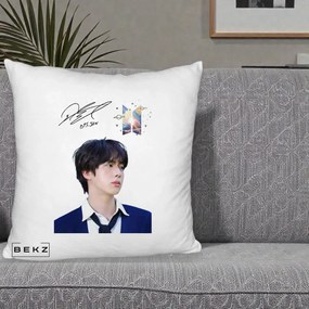 Perna Personalizata K-pop BTS Jin Portret Tinuta Albastra Autograf, 40x40 cm, Alb Pufos, Husa Detasabila, Perna Inclusa, BEKZ®