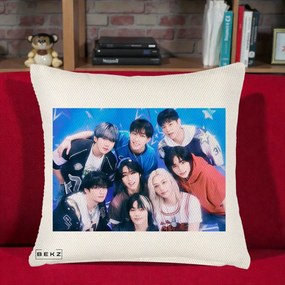 Perna Personalizata K-Pop Grup Foto Stele, 40x40 cm, Crem Reliefat, Husa Detasabila, Perna Inclusa, BEKZ®