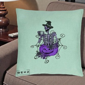 Perna Decorativa Schelet Vrajitor cu Dovleac Violet Halloween, 40x40 cm, Verde Menta, Husa Detasabila, Perna Inclusa, BEKZ®