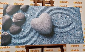 Tablou inima din piatră pe fundalul nisipos