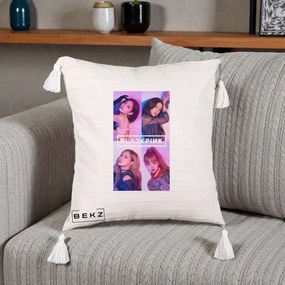 Perna Personalizata K-pop BLACKPINK Poster Colaj 4 Membre Violet Roz, 40x40 cm, Bej cu Franjuri, Husa Detasabila, Perna Inclusa, BEKZ®