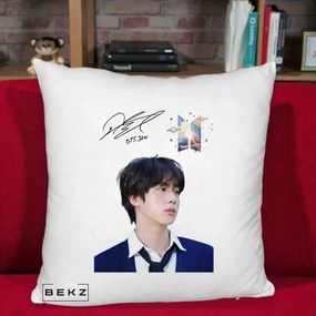 Perna Personalizata K-pop BTS Jin Portret Tinuta Albastra Autograf, 40x40 cm, Alb Pufos, Husa Detasabila, Perna Inclusa, BEKZ®