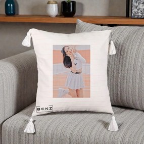 Perna Personalizata K-pop BLACKPINK Nayeon/Jisoo Tenis Alb, 40x40 cm, Bej cu Franjuri, Husa Detasabila, Perna Inclusa, BEKZ®