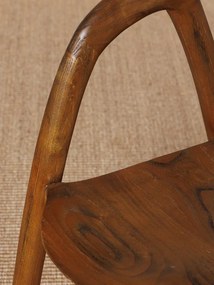 Scaun dining cu brațe din lemn de Sungkai, maro, cu spătar curbat continuat în brațe și picioare evazate, 76 x 56 x 53 cm, „Lennor”