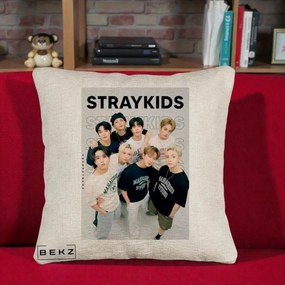 Perna Personalizata K-pop Stray Kids STRAYKIDS Alb-Negru cu Foto Grup, 40x40 cm, Bej Canapea, Husa Detasabila, Perna Inclusa, BEKZ®