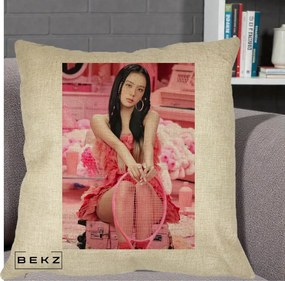 Perna Personalizata K-pop BLACKPINK Jisoo Pink Room, 40x40 cm, Crem, Husa Detasabila, Perna Inclusa, BEKZ®