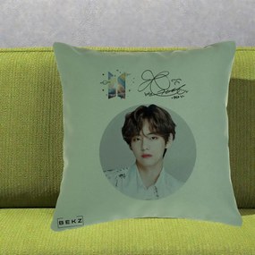 Perna Personalizata K-pop BTS V Taehyung Portret Cerc Autograf, 40x40 cm, Verde, Husa Detasabila, Perna Inclusa, BEKZ®