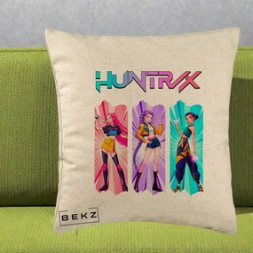 Perna Personalizata K-pop HUNTRX Trio cu Pisica in Benzi, 40x40 cm, Bej, Husa Detasabila, Perna Inclusa, BEKZ®