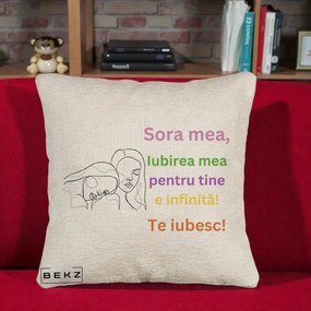 Cadou pentru Sora - Perna Personalizata Sora Mea Te Iubesc Line Art Fete Colorate Brate Ridicate, 40x40 cm, Bej Canapea, Husa Detasabila, Perna Inclusa, BEKZ®