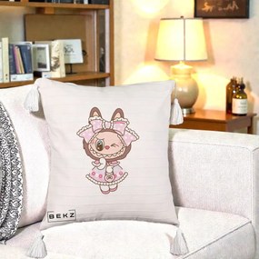 Perna Personalizata Labubu Lolita Roz cu Dantela, 40x40 cm, Bej cu Franjuri, Husa Detasabila, Perna Inclusa, BEKZ®