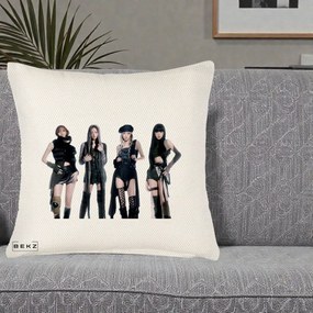 Perna Personalizata K-pop BLACKPINK Tinute Negre Elegante Grup, 40x40 cm, Crem Reliefat, Husa Detasabila, Perna Inclusa, BEKZ®