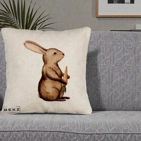 Perna Decorativa Iepuras Acuarela cu Morcov, 40x40 cm, Bej Canapea, Husa Detasabila, Perna Inclusa, BEKZ®