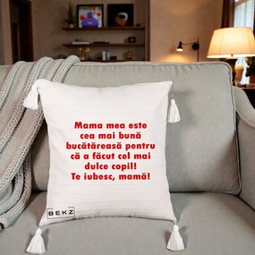 Cadou pentru Mama - Perna Personalizata Mama cea Mai Buna Bucatareasa, 40x40 cm, Bej cu Franjuri, Husa Detasabila, Perna Inclusa, BEKZ®