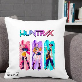 Perna Personalizata K-pop HUNTRX Trio cu Pisica in Benzi, 40x40 cm, Alba Mata, Husa Detasabila, Perna Inclusa, BEKZ®