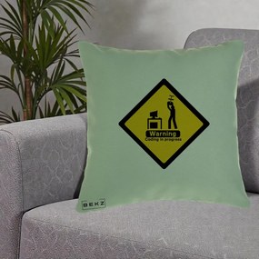 Perna Personalizata Warning Coding in Progress, 40x40 cm, Verde, Husa Detasabila, Perna Inclusa, BEKZ®