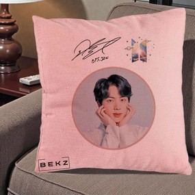 Perna Personalizata K-pop BTS Jin Portret cu Autograf, 40x40 cm, Roz, Husa Detasabila, Perna Inclusa, BEKZ®