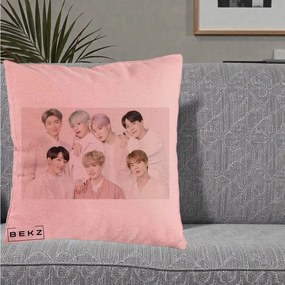 Perna Personalizata K-pop BTS Foto Grup Landscape Pastel, 40x40 cm, Roz, Husa Detasabila, Perna Inclusa, BEKZ®