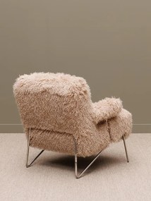 Fotoliu lounge pufos bej din stofă cu fibră lungă tip Mongolian fur cu structură din oțel, „Paddy”