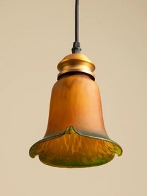 Lustră din sticlă texturată camel și verde cu structură din alamă antichizată, formă florală cu margini ondulate, 17 × 14 cm, „Arabion"