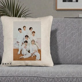 Perna Personalizata K-pop BTS Foto Grup All-White Elegant, 40x40 cm, Bej Canapea, Husa Detasabila, Perna Inclusa, BEKZ®