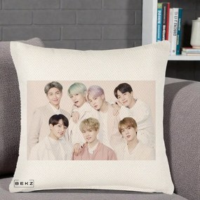 Perna Personalizata K-pop BTS Foto Grup Landscape Pastel, 40x40 cm, Crem Reliefat, Husa Detasabila, Perna Inclusa, BEKZ®