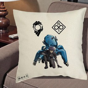 Perna Personalizata Ghost in the Shell Motoko si Tachikoma, 40x40 cm, Ecru, Husa Detasabila, Perna Inclusa, BEKZ®