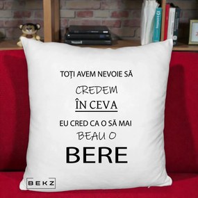Perna Decorativa Eu Cred ca mai Beau o Bere, 40x40 cm, Alb Pufos, Husa Detasabila, Perna Inclusa, BEKZ®