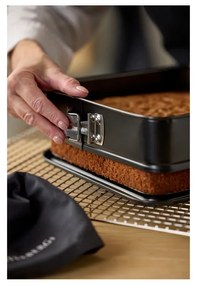 Formă de copt din oțel inoxidabil pentru tort 24x24 cm – Blomsterbergs