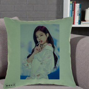 Perna Personalizata K-pop BLACKPINK Jennie Concert Alb cu Microfon, 40x40 cm, Verde, Husa Detasabila, Perna Inclusa, BEKZ®