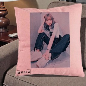 Perna Personalizata K-pop BLACKPINK Lisa, 40x40 cm, Roz, Husa Detasabila, Perna Inclusa, BEKZ®