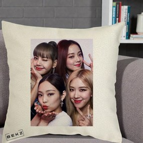 Perna Personalizata K-pop BLACKPINK Foto Grup Selfie 4 Membre, 40x40 cm, Ecru, Husa Detasabila, Perna Inclusa, BEKZ®