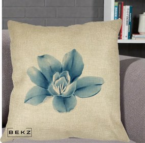 Perna Decorativa Magnolie Albastra Acuarela, 40x40 cm, Crem, Husa Detasabila, Perna Inclusa, BEKZ®