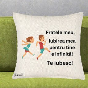 Cadou pentru Frate - Perna Personalizata Fratele Meu Te Iubesc Copii Alergand Colorat, 40x40 cm, Crem Reliefat, Husa Detasabila, Perna Inclusa, BEKZ®