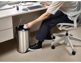 Coș de gunoi argintiu lucios cu pedală din oțel inoxidabil 10 l Arc – Joseph Joseph