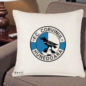 Perna Personalizata FC Corvinul Hunedoara Fotbal, 40x40 cm, Crem Reliefat, Husa Detasabila, Perna Inclusa, BEKZ®