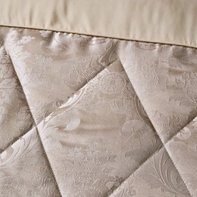 Cuvertură bej matlasată din damasc 240x260 cm Damask Jacquard – Catherine Lansfield