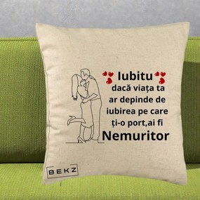 Cadou pentru Iubit - Perna Personalizata Iubitu Nemuritor cu Cuplu Line-Art si Inimi Rosii, 40x40 cm, Bej, Husa Detasabila, Perna Inclusa, BEKZ®