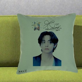 Perna Personalizata K-pop BTS V Taehyung Portret cu Autograf, 40x40 cm, Verde, Husa Detasabila, Perna Inclusa, BEKZ®