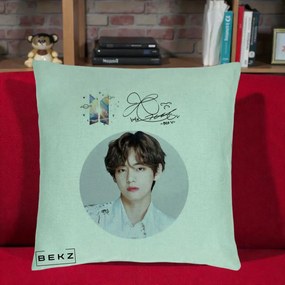 Perna Personalizata K-pop BTS V Taehyung Portret Cerc Autograf, 40x40 cm, Verde Menta, Husa Detasabila, Perna Inclusa, BEKZ®