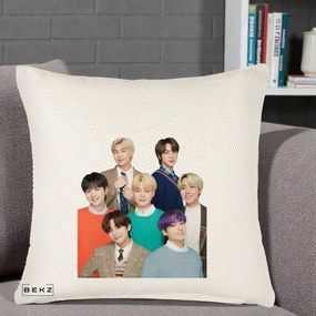 Perna Personalizata K-pop BTS Fotografie Grup Tinute Elegante, 40x40 cm, Crem Reliefat, Husa Detasabila, Perna Inclusa, BEKZ®