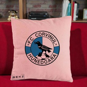 Perna Personalizata FC Corvinul Hunedoara Fotbal, 40x40 cm, Roz, Husa Detasabila, Perna Inclusa, BEKZ®