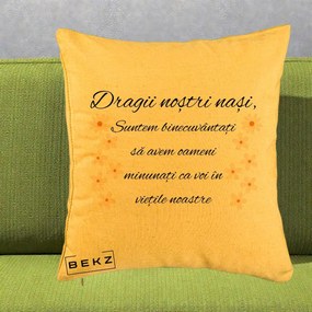 Cadou pentru Nasi - Perna Personalizata Dragii Nostri Nasi Suntem Binecuvantati cu Floricele, 40x40 cm, Galben, Husa Detasabila, Perna Inclusa, BEKZ®
