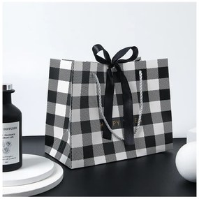 Saculet cadou CHARMBOX 18x16x10 cm, negru-alb