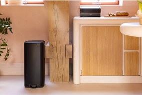 Coș de gunoi negru mat cu pedală din oțel 30 l Bo – Brabantia