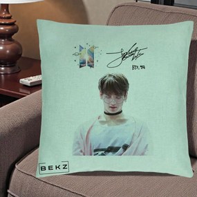 Perna Personalizata K-pop BTS Jungkook Portret cu Ochelari Autograf, 40x40 cm, Verde Menta, Husa Detasabila, Perna Inclusa, BEKZ®